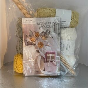 Annie's Crochet Kit with Yellow and White Flowers​